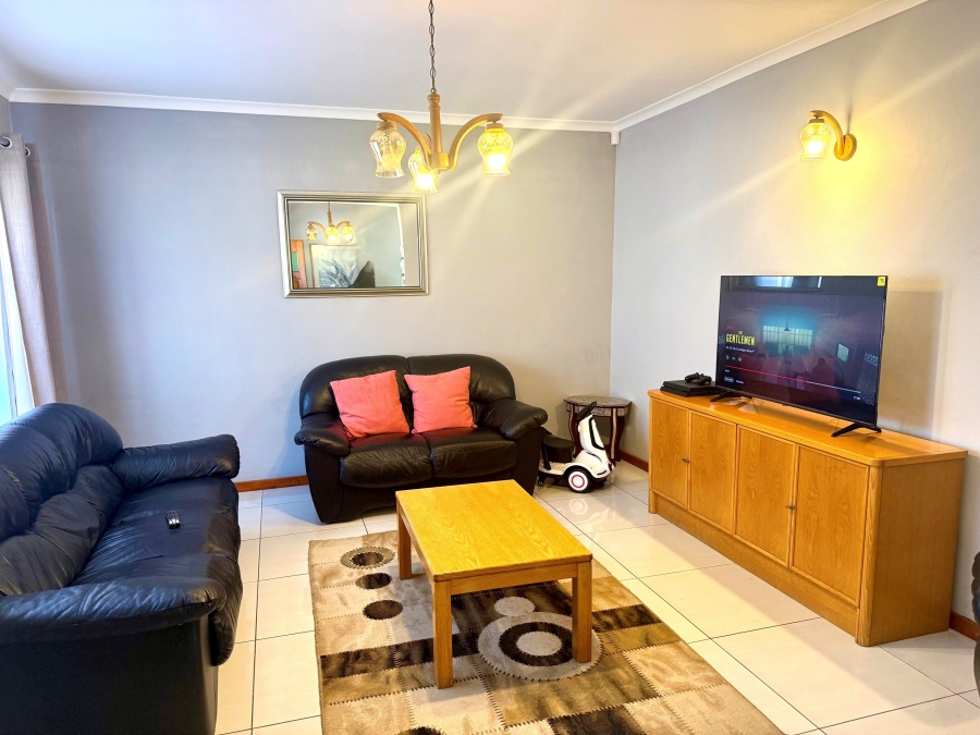 3 Bedroom Property for Sale in Die Wingerd Western Cape